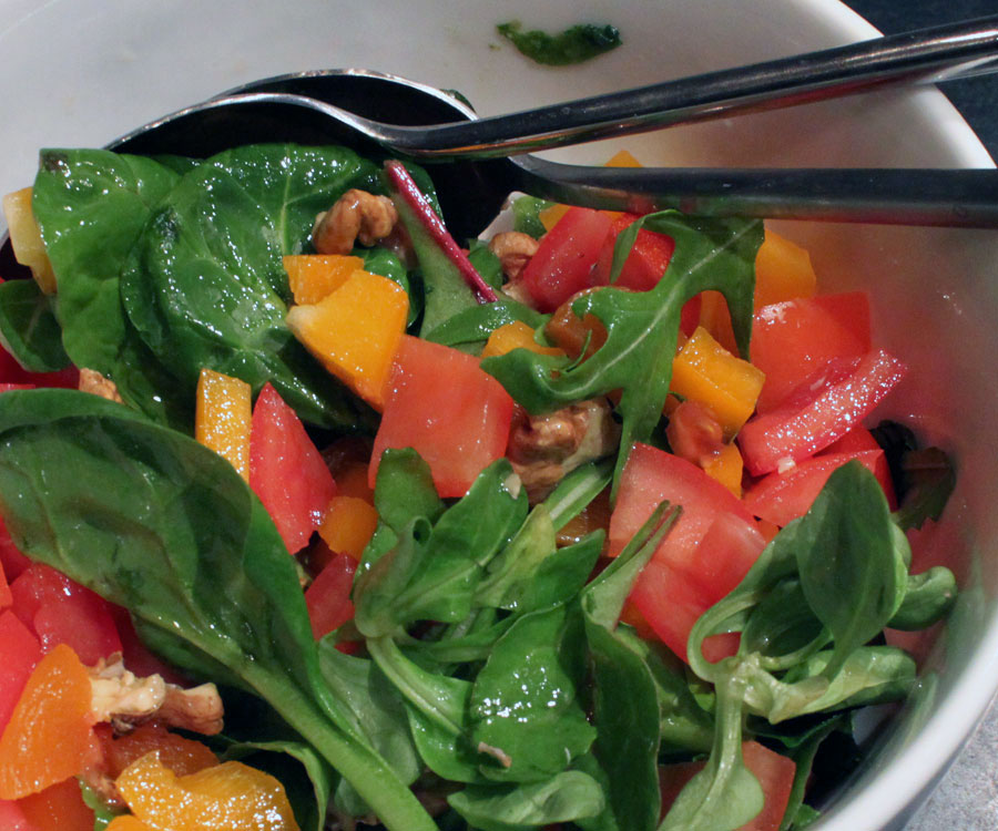 Valnød/peberfrugt salat opskrift